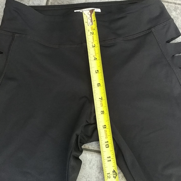 (2/$20) F21 black crops with side slits size small - Picture 3 of 8